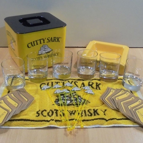 Cutty Sark Scots Whisky vintage promotional bar set new
