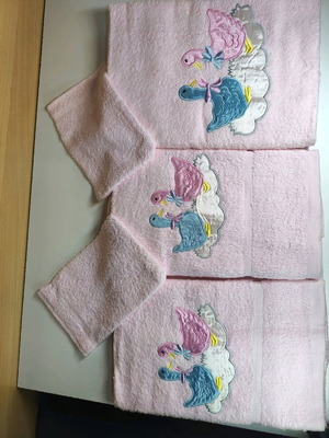 Pink towel set new, two face towels, one bath towel, two washcloths/gloves