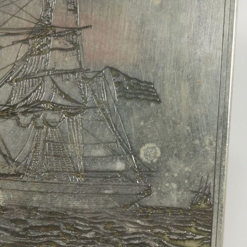 Ταμπακιέρα από αλπακά μεταχειρισμένη με χειροποίητη χάραξη καραβιού