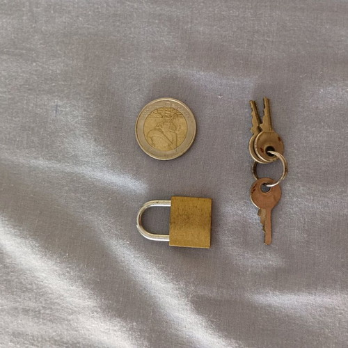Padlock used with 3 keys, small size