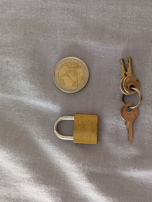 Padlock used with 3 keys, small size