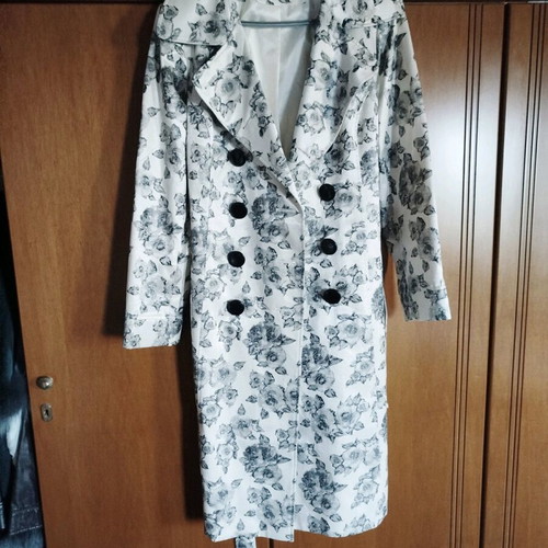 Raxevksy coat like new, black and white, size L