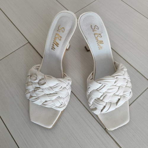 Si Bolleti white sandals like new, size 38 (fits 37)