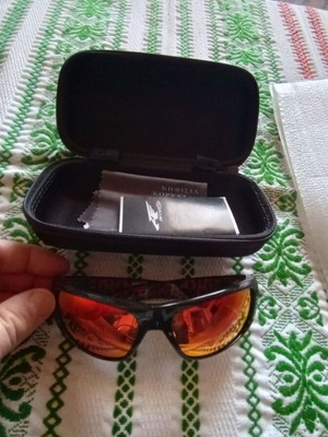 Arnette sunglasses like new with mirror lenses and cases