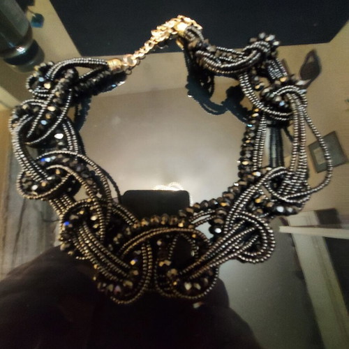 Necklace like new, black