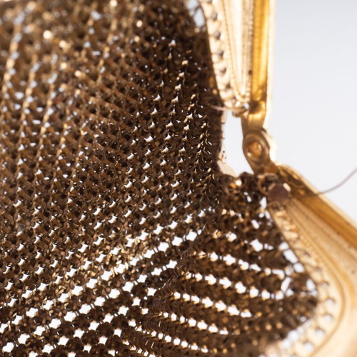 Vintage gold metal mesh kiss-lock coin purse