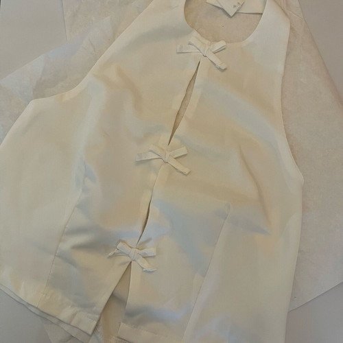 White sleeveless top with bows size S like new