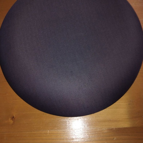 Anatomical seat cushion like new, round black with hole
