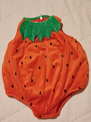 Strawberry Baby Costume carnival, like new, 6-12 months