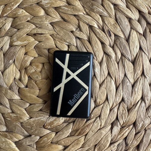 Marlboro lighter used with geometric lines design