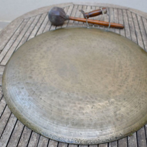 Zanchi Gong percussion instrument used, 1960s, 60 cm diameter with leather beater