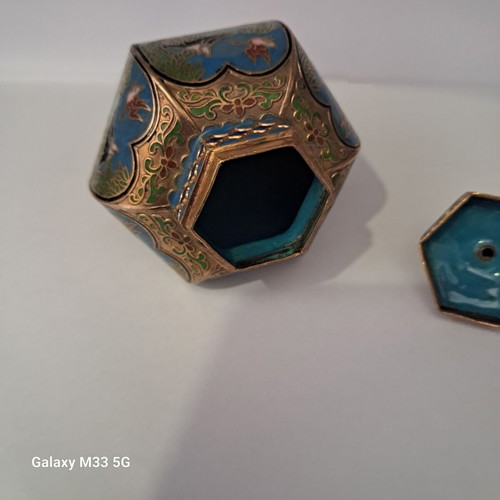 Polygonal cloisonné vase with lid
