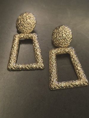 Earrings like new, stainless steel gold color