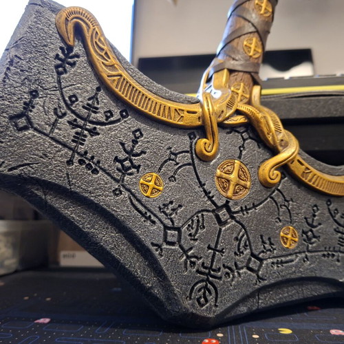 God of War Ragnarok Jotnar Edition hammer