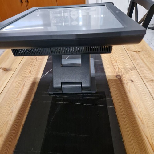 Οθόνη αφής LG Flatron L1730SFN 17 ιντσών σαν καινούργια, περιστρεφόμενη