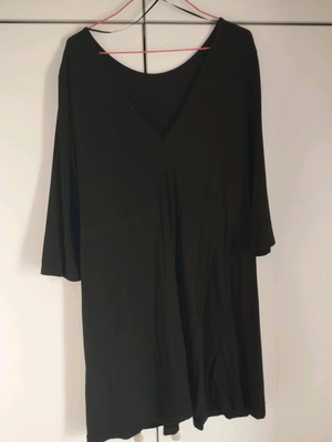 Μαύρο φόρεμα Pull & Bear, μέγεθος S, μανίκι 3/4, V στην πλάτη