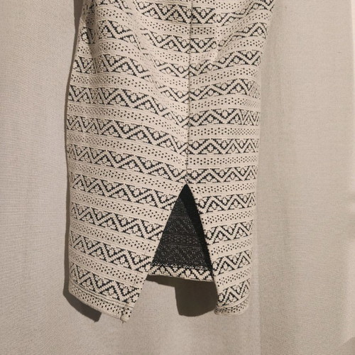 Pencil midi skirt Stradivarius used, fitted with subtle pattern
