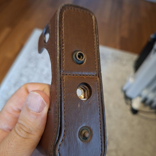 Megagear leather camera case like new