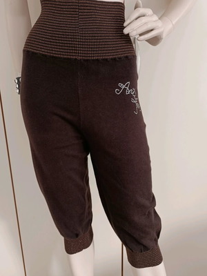 Artigli brown capri pants like new with elastic and subtle decoration