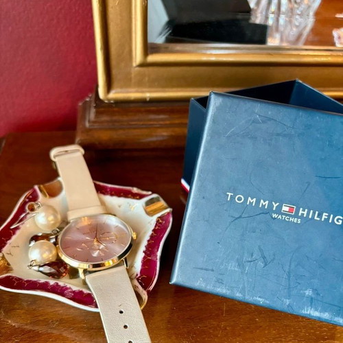 Tommy Hilfiger women's watch gold with leather strap like new