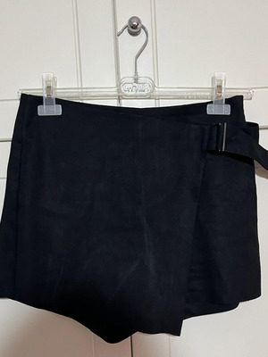 Zara shorts suede texture like new, black size M