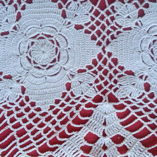 Two identical vintage handmade crochet doilies like new, 45×45 cm