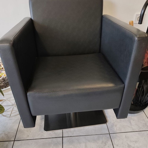 Hairdressing chairs used, set of two, leather