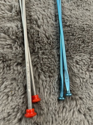 Knitting needles used, 2 pairs