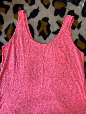 Pink Woman fuchsia tank top with pocket, size XL
