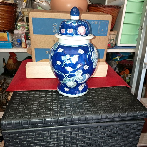 Chinese vase with lid new, dark blue porcelain