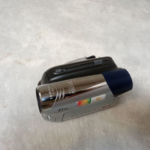 Canon MD 215 Mini DV video camera used, non-functional for parts