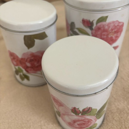 Kitchen storage tins like new, set of 3 with pink roses