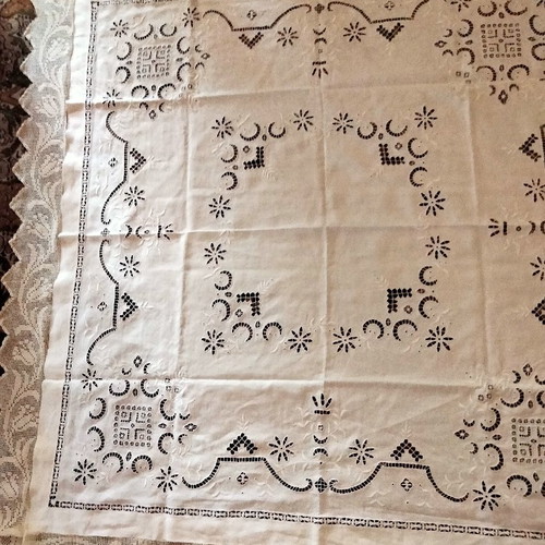 Tablecloth with handmade 25cm lace, new, size 180x180