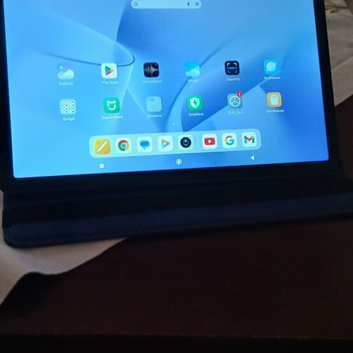 Tablet new with built-in case and charger
