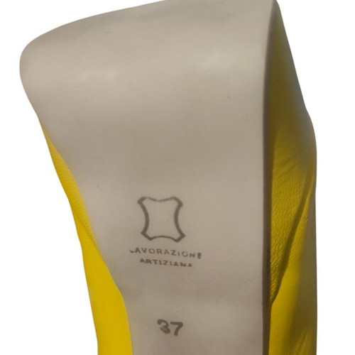 Fratelli Petridi yellow pumps like new size 37 with free denim skirt