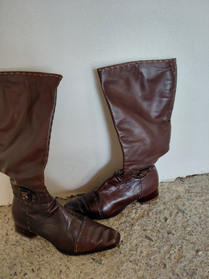 Gianna Kazakou brown winter boots like new, no heel