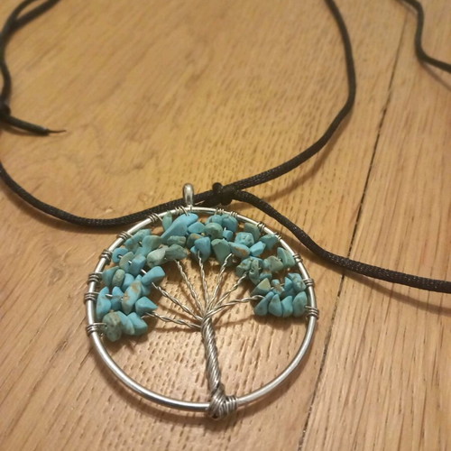 Tree of Life pendant like new, blue