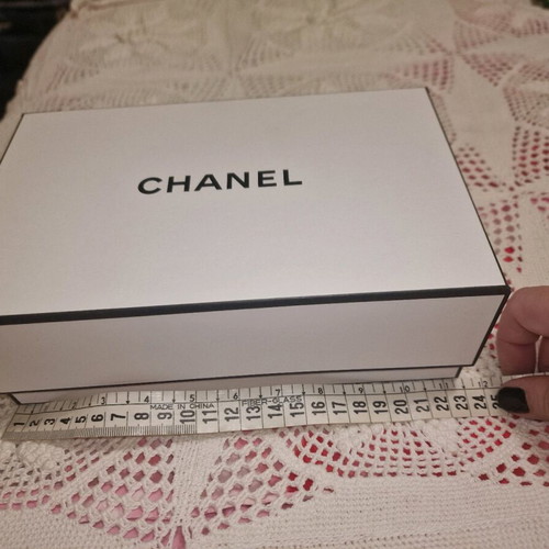 Chanel box like new