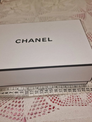 Chanel box like new