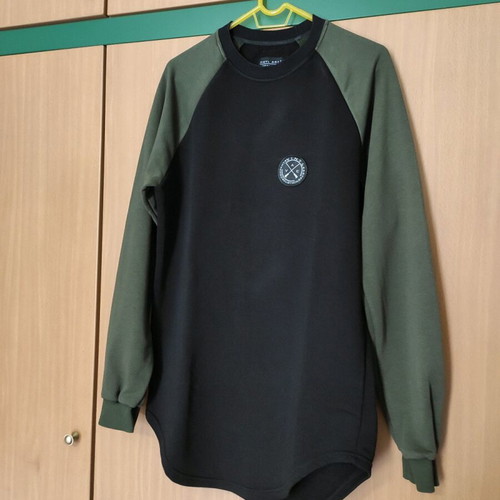 Vinyl Art Clothing Company men's long-sleeve shirt like new, black with dark khaki