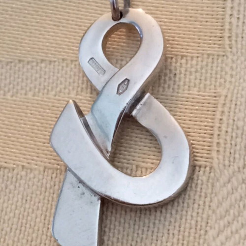 Very Gavello white gold pendant 9k used, treble clef design