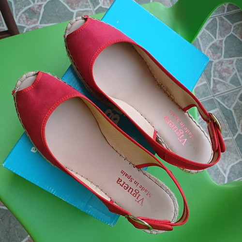 Viguera red peep toe espadrille platform sandals like new, size 38