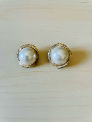 Vintage earrings used, white