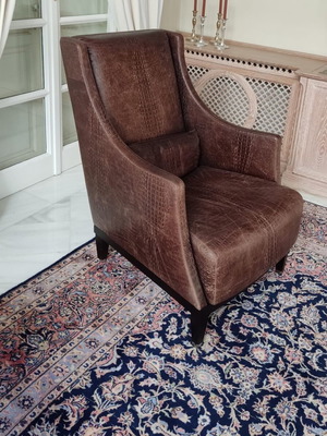Leather armchairs and sofa set like new