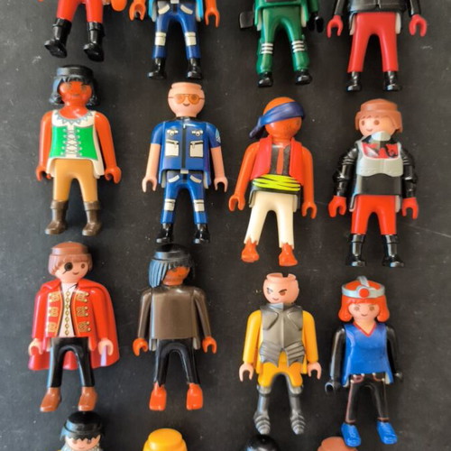 Playmobil φιγούρες με άλογα, όπλα, άρματα, καπέλα και πατς σαν καινούργιο