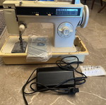 Singer sewing machine, full extras