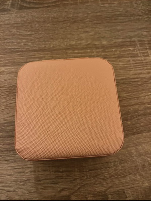 Jewelry box new, small size, pink
