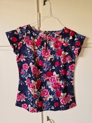 Floral short-sleeve blouse Small, like new, blue and red
