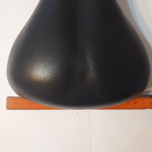 Bicycle saddle like new