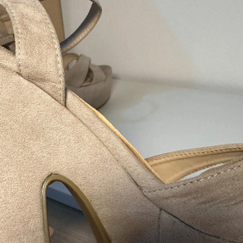 Beige suede high-heeled sandals used with thick 14cm heel and 5cm platform